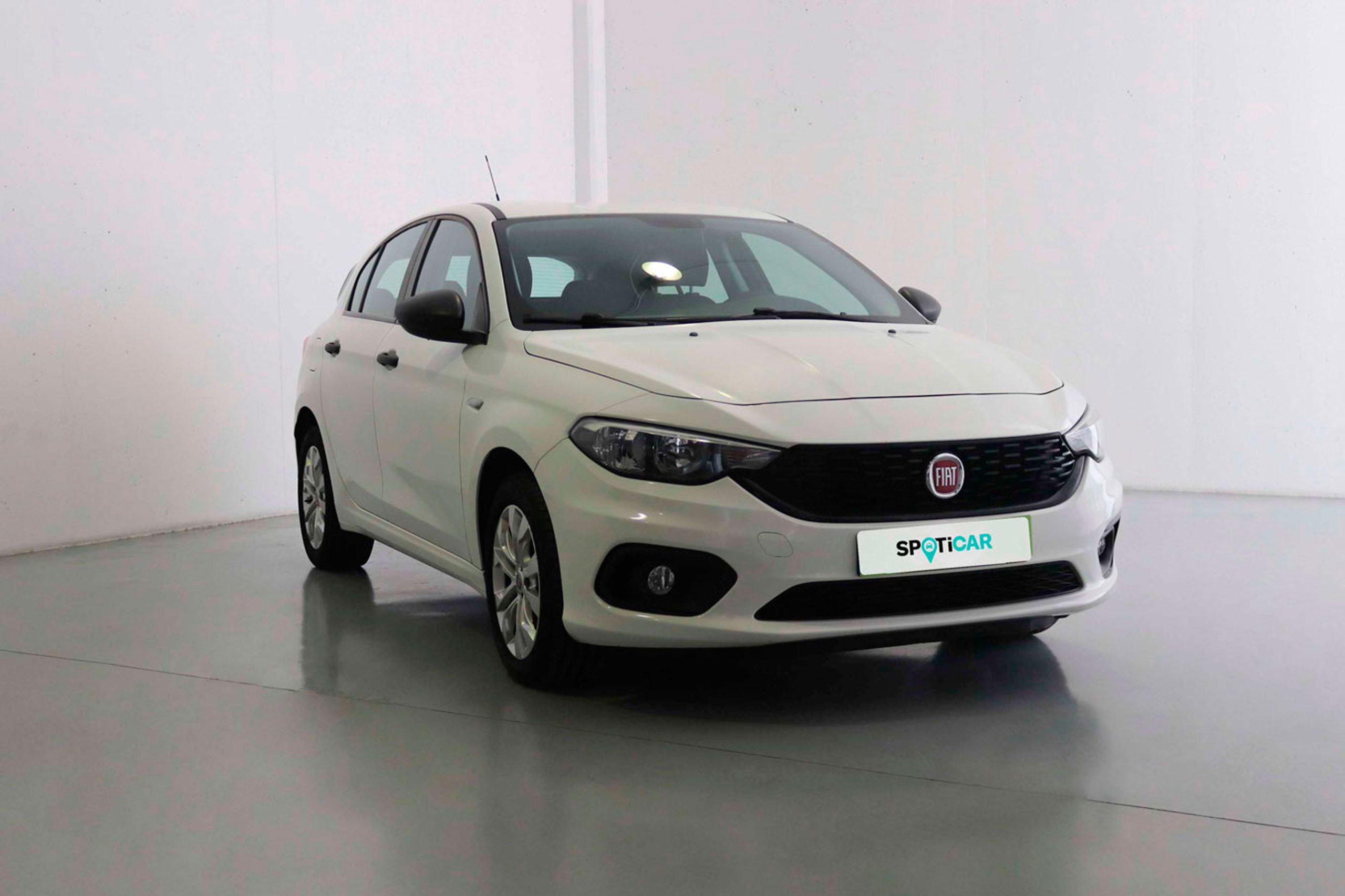 O Fiat Tipo 5P POP é o carro ideal para lhe simplificar a vida. Encontre-o na Z Auto - Grupo Lizauto, em Leiria