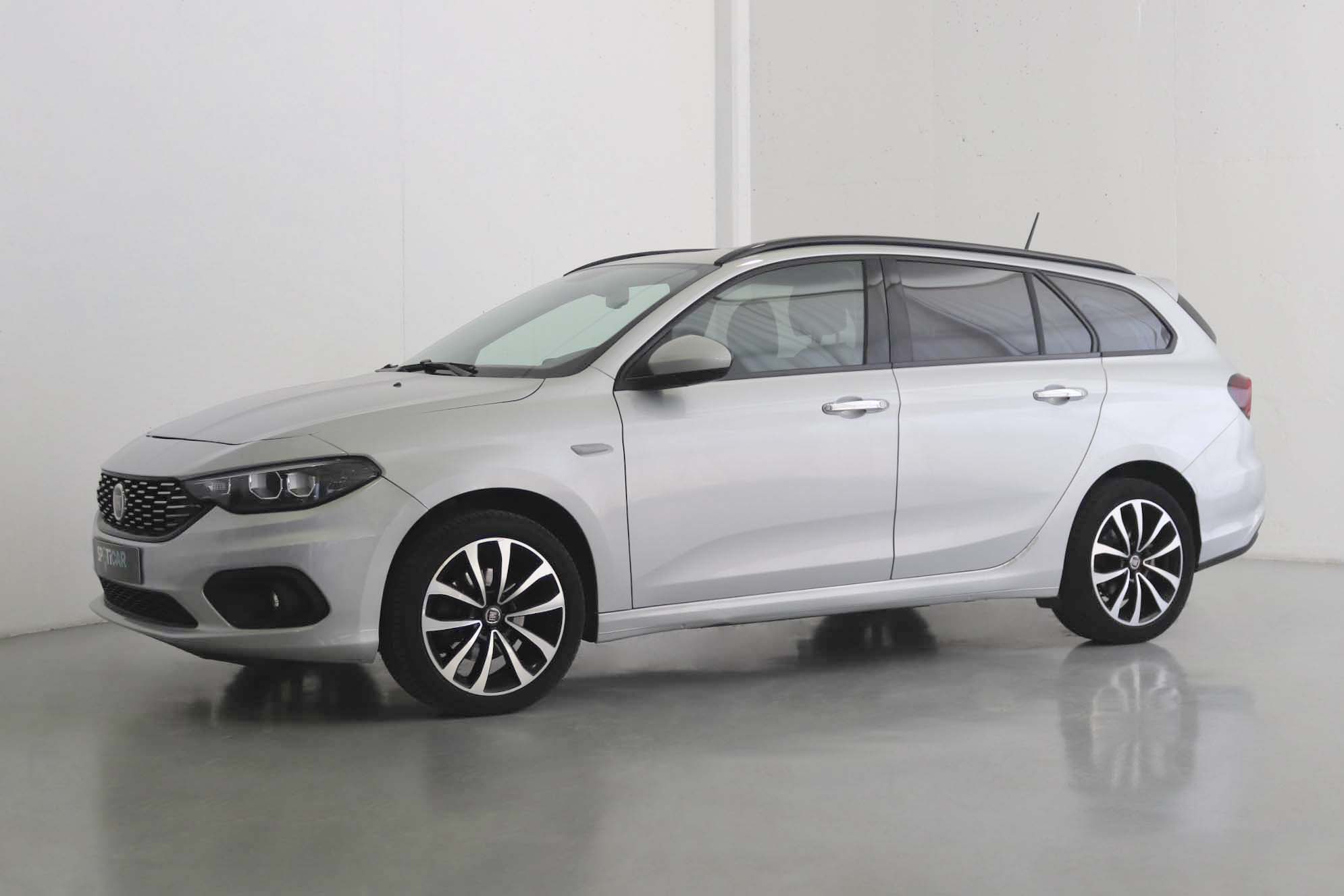 O Fiat Tipo SW 1.3 MJET 95cv Lounge Tech é o carro ideal para lhe simplificar a vida. Encontre-o na Z Auto - Grupo Lizauto, em Leiria.