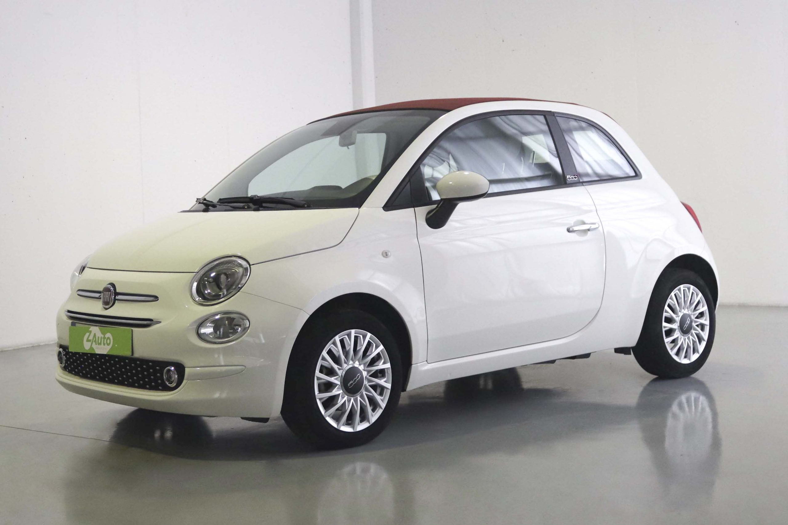 O Fiat 500c Hybrid é o carro ideal para lhe simplificar a vida. Encontre-o na Z Auto - Grupo Lizauto, em Leiria