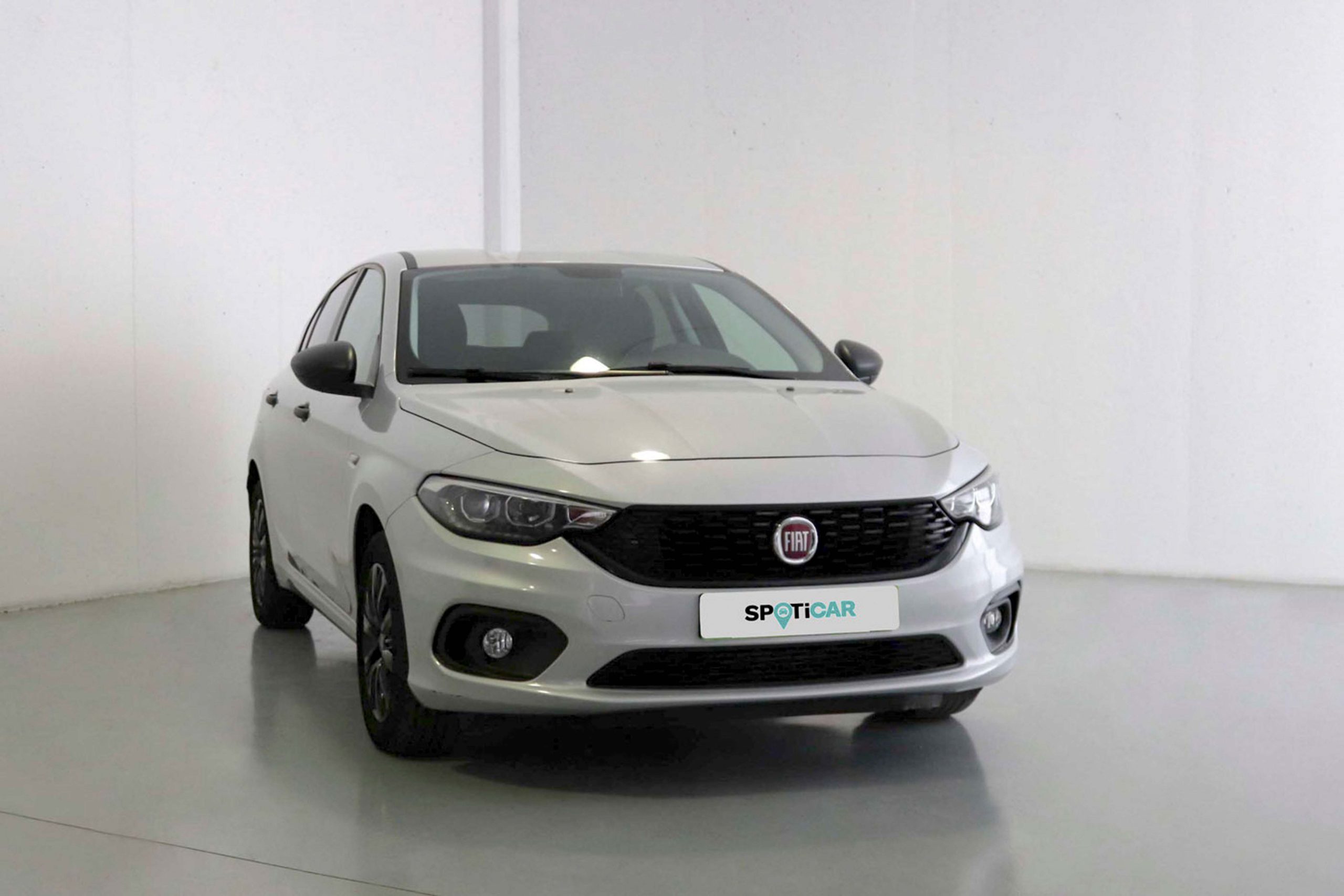 O Fiat Tipo 5P é o carro ideal para lhe simplificar a vida. Encontre-o na Z Auto - Grupo Lizauto, em Leiria